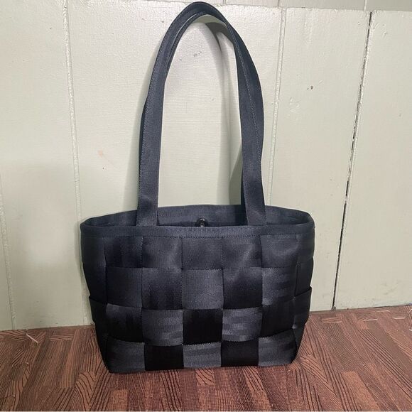 Harveys Handbags - Harveys Original Seatbelt Tote Bag Black